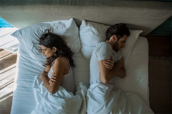 深圳律秦偵探進(jìn)行調(diào)查，幫恩愛夫妻解除誤會(huì)