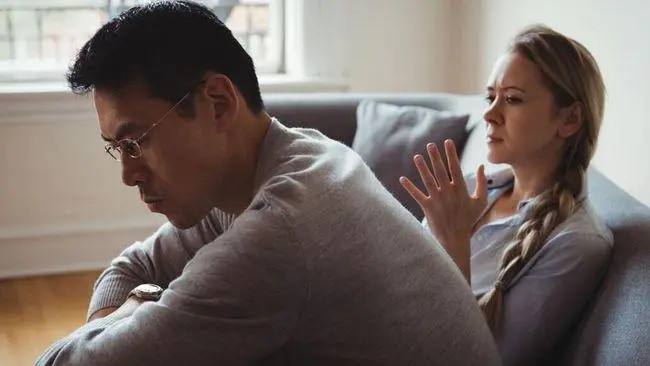 丈夫懷疑妻子出軌，請(qǐng)偵探介入調(diào)查