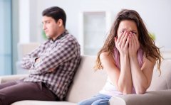 妻子婚后與前任聯(lián)系密切，究竟有沒有出